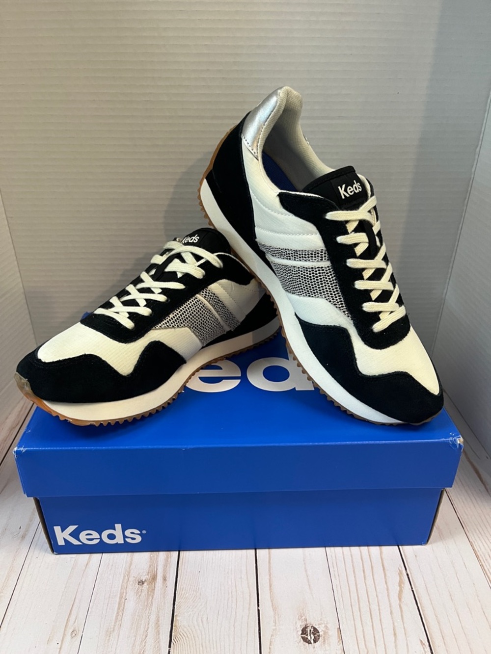 Keds Rena nylon & suede sneakers. Black & cream with silver accents. NIB Size 8